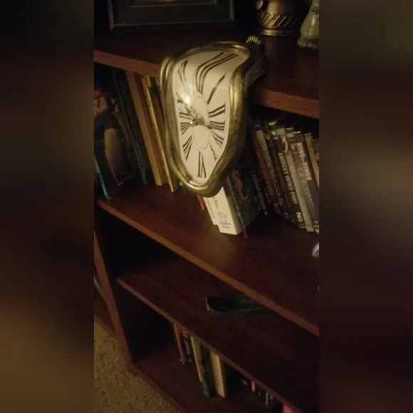 Melting Clock. - Picture 2 of 5